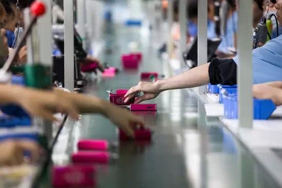 阿尔法工场: 隐藏的杀手:电子烟乱象 肮脏的车间