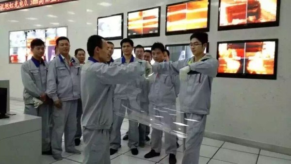 孙燕飚: 0.3mm全球浮法最薄铝硅玻璃在四川旭