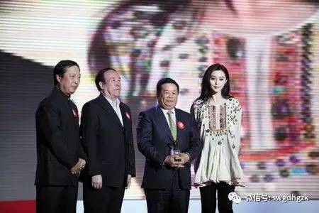 从曹德旺美国办厂看人民币贬值的原因