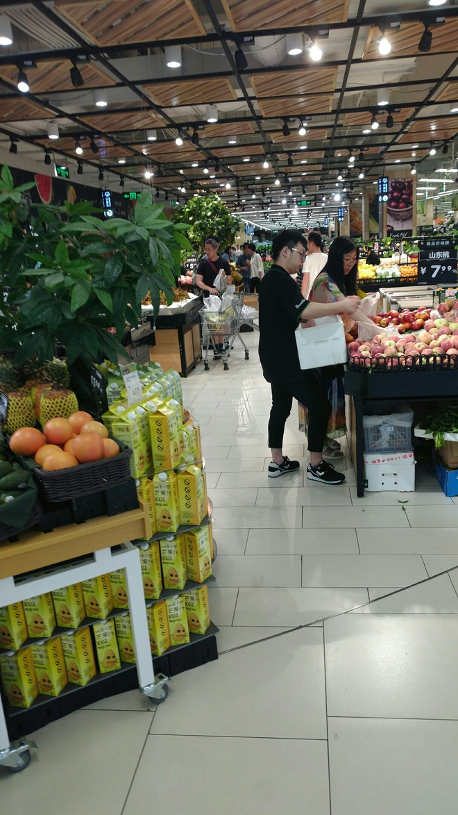 周末杭州永辉超市.人很多,我也是千里迢迢来的,这里的东西真的很