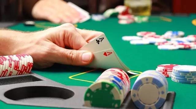 投资人生: 燃烧的赌场:从德州扑克中领悟的十条