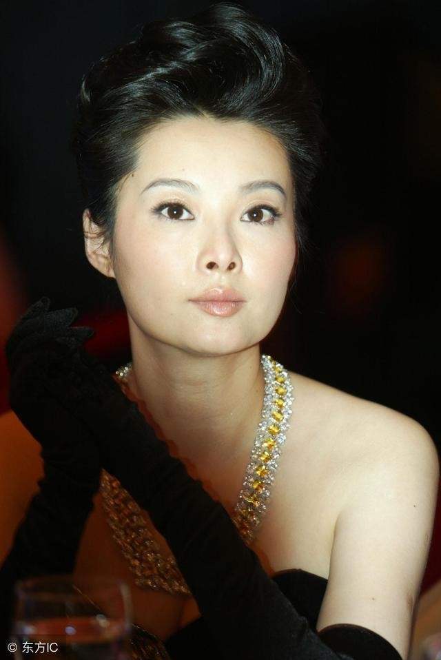 娱乐圈敢说真话的女明星,除了袁立好像也没有人像她这样毫无顾忌了.