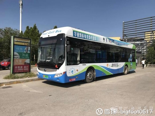 王海涛为记者算了一笔账:在满载城市工况下,宇通f12百公里氢耗为7—8
