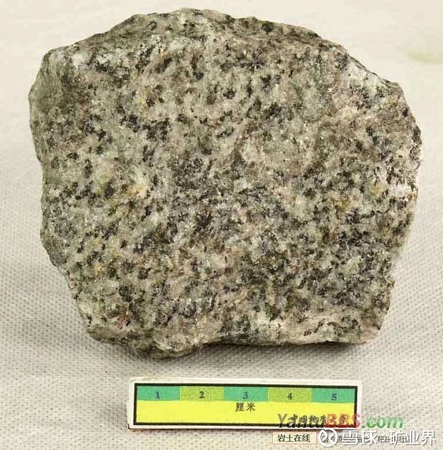 熔结凝灰岩2 照片名称:熔岩 照片名称:熔岩角砾岩 照片名称:闪长玢岩1