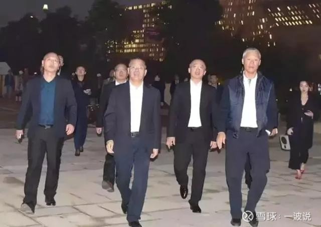 中洲集团董事长黄光苗(右1) 深圳的地产,是潮汕人的天下,潮汕帮的