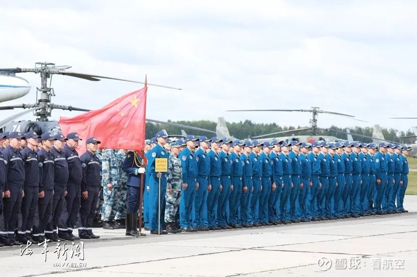 尤金中将在梁赞州嘉吉列沃机场宣布"航空飞镖"项目开幕,中国空军副