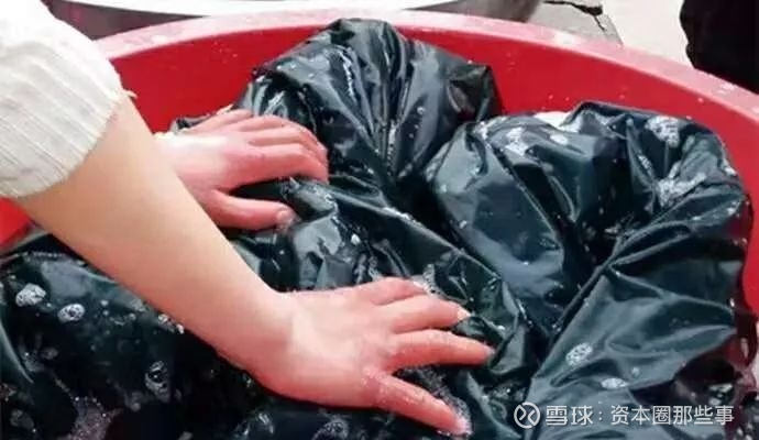 冬天衣服脏了怎么破?教你一招30秒免洗,一擦就干净