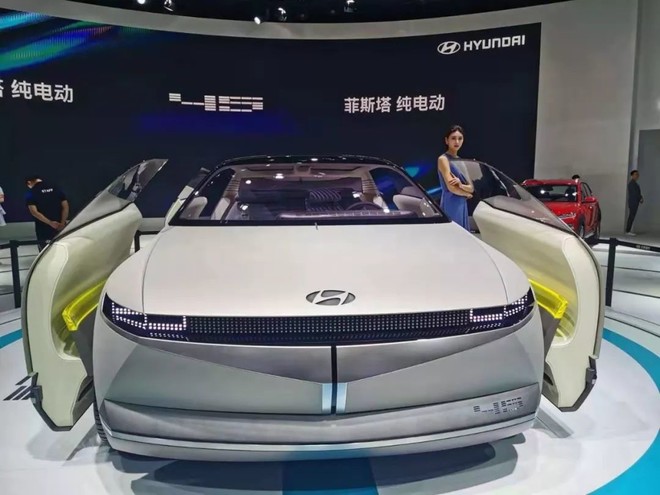 北京现代菲斯塔的纯电动版本及现代ev概念车45,代表着合资品牌对