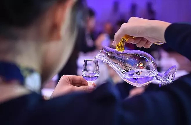用科技品味"时间的味道",36位首席白酒品酒师体验计算机品评