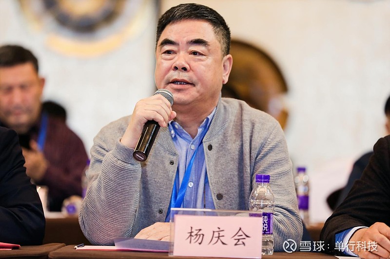 广西吉林商会会长杨庆会发言浙江吉林商会执行会长刘士龙发言宁波吉林