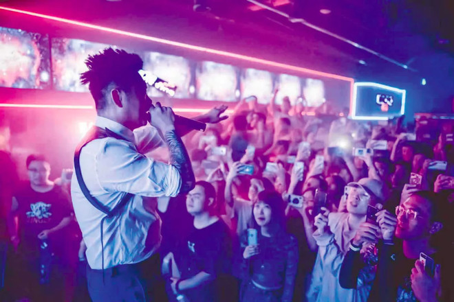 老舅"董宝石:不只有一首《野狼disco》