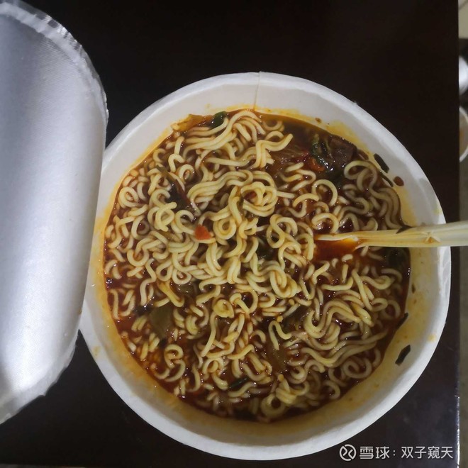 我已经连续三顿吃泡面了.