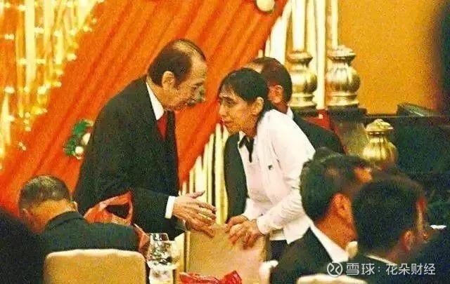 据她女儿萧玟铮透露,何超英临终前两颗肾脏都已经坏死,最后是因为脑