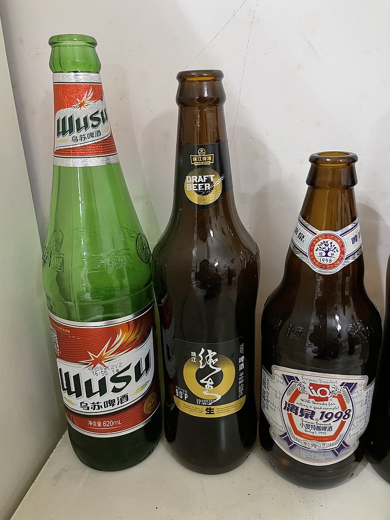 拿了瓶9元的乌苏,给老板推荐了漓泉1998, 回来喝着乌