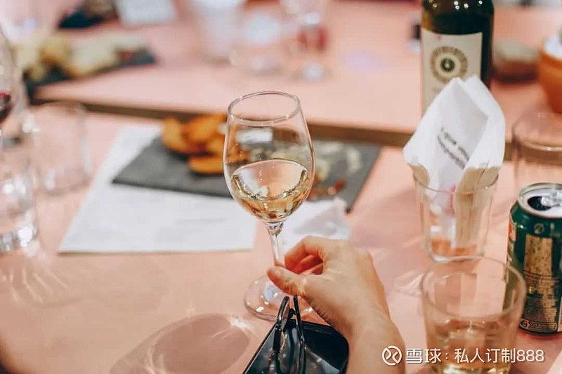 生命注满了爱,犹如酒杯斟满了酒.