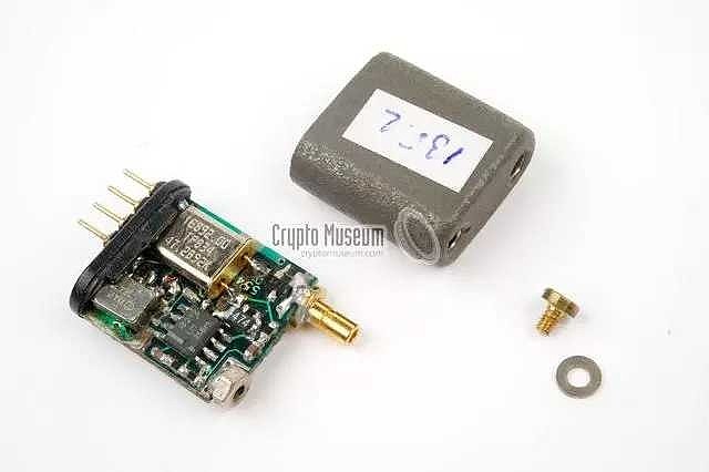 一款意大利产专业的小型晶振窃听设备s-35,发射频率150-174 mhz
