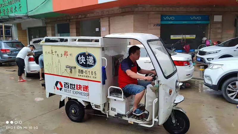 百世快递郑州市部分受灾站点正在积极应对本次河南暴雨影响,组织工作