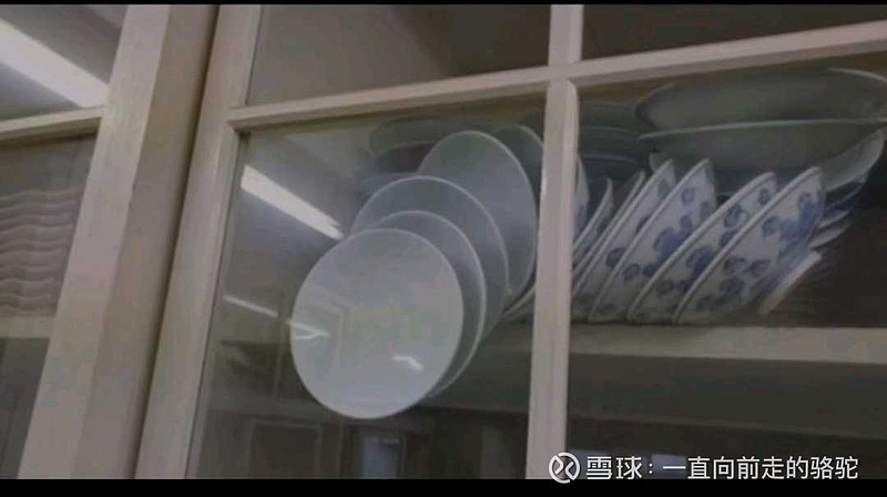 很多人的操作就像这个样子 柜子里的碗看上去是完好的,其实他已经碎了