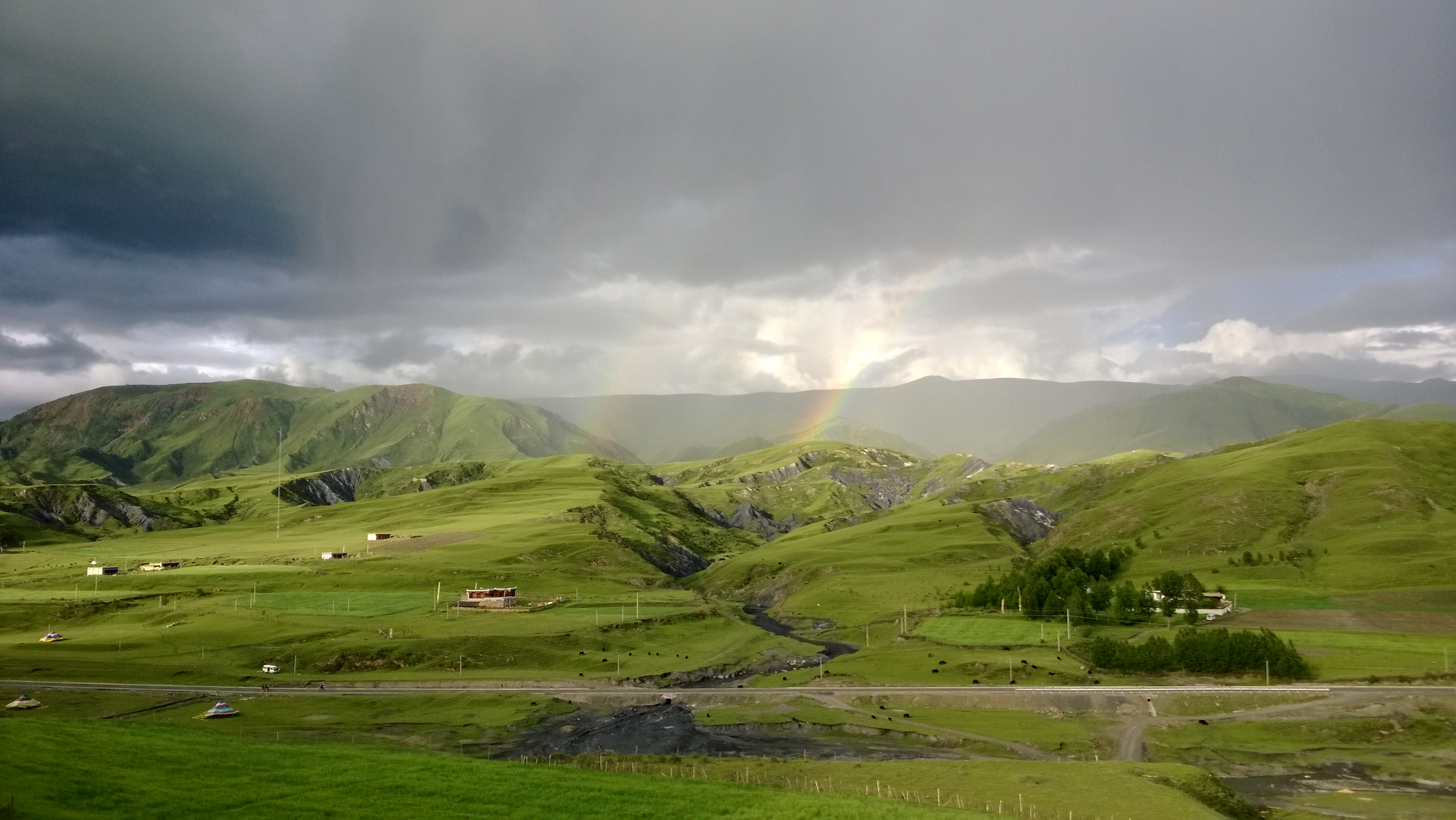 cio_money: //@forcode:回复@feph: 去丹巴路过八美,路上看到风景很美