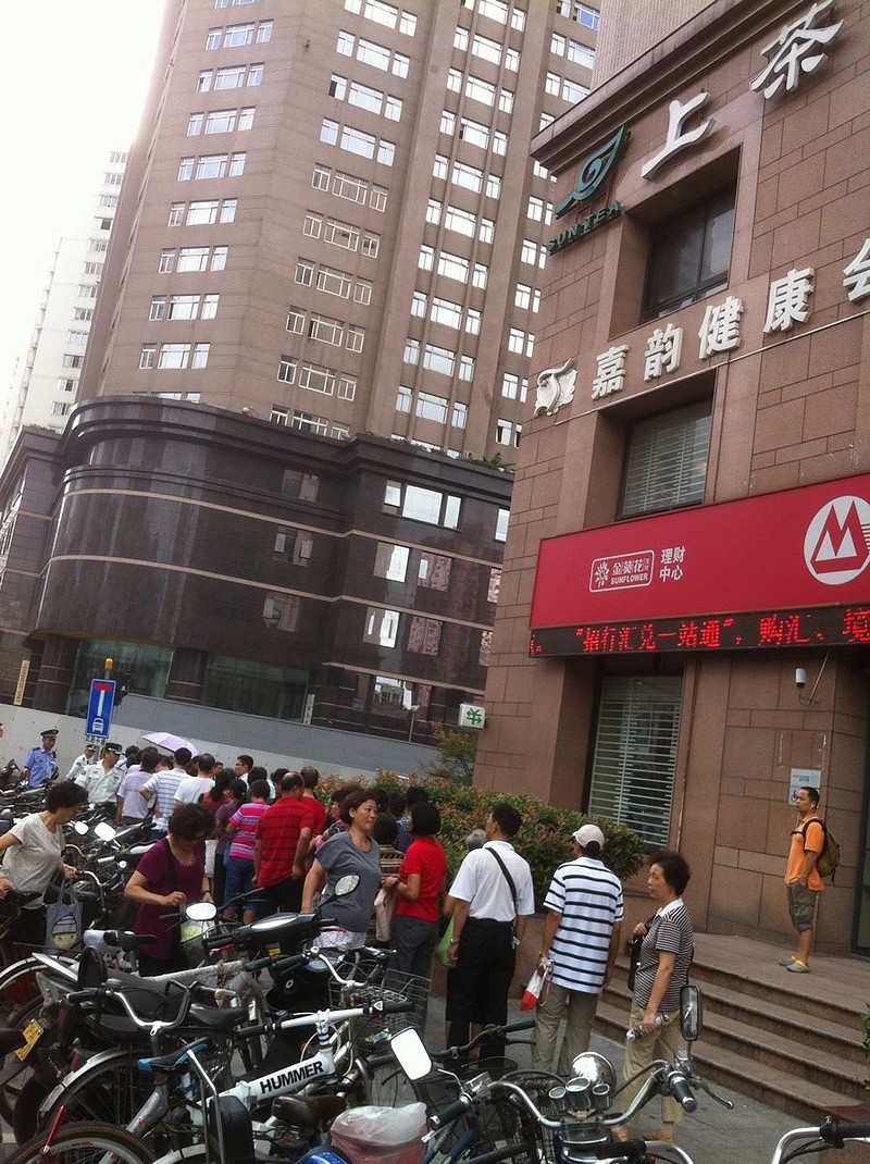 昨天一大早招行门口排队 原来是为了五毛升级纪念币 $招商银行(sh