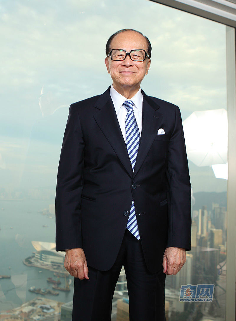 李嘉诚：孤独是他的能量 作者：南方周末记者 陈新焱 发自：香港、西安 2013-11-28RIH独家辣评（应该是五年前的一天，当时我还在《21 ...