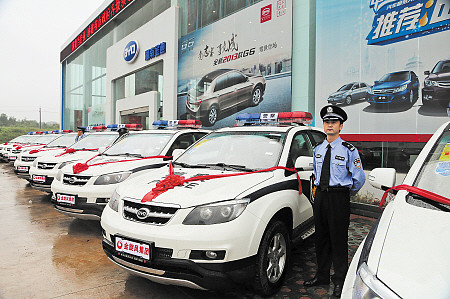 $比亚迪(sz002594)$ 没想到比亚迪s6也可以做警车,看来以后唐也可以做