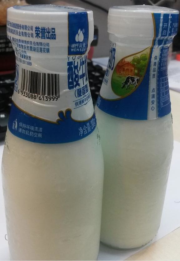 周围很多人消费这种抛弃型的玻璃瓶酸奶,而不是像以往那样重复使用