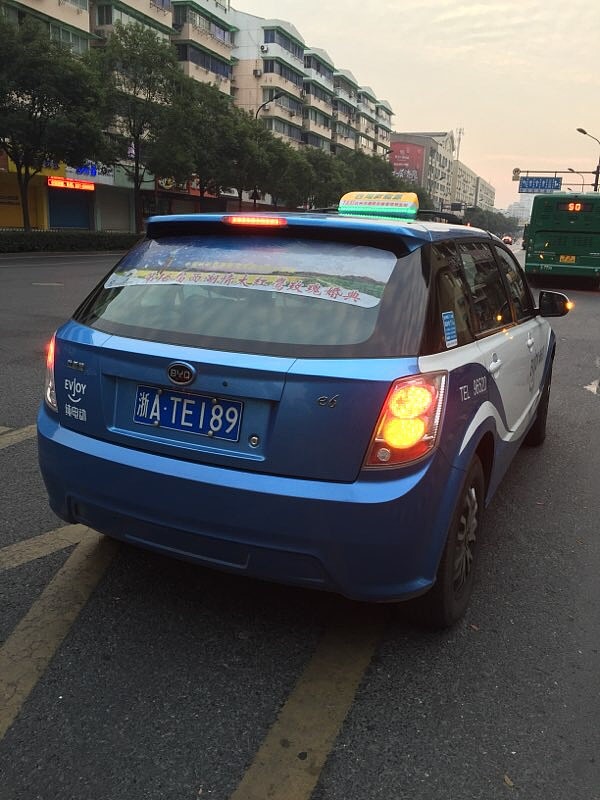 $比亚迪(sz002594)$ 杭州有e6电动出租车了 - 雪球