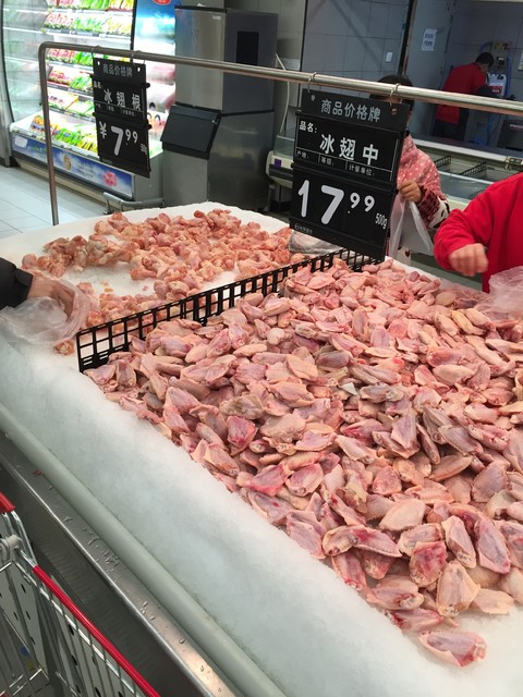 还有这个鸡翅,价格便宜又新鲜