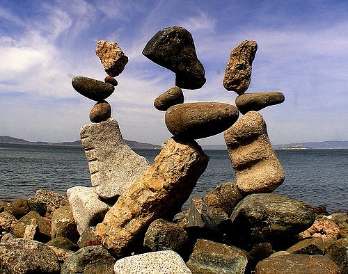 壘石頭功夫高的話,有個專門的名頭,叫做岩石平衡術(rock balancing).