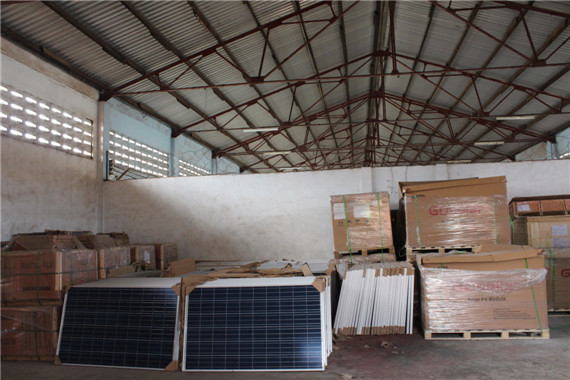 图为20兆瓦光伏项目施工现场