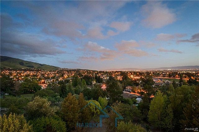 旧金山东湾弗里蒙特4卧3卫独栋雅致别墅交通便利山景优美27496万美元