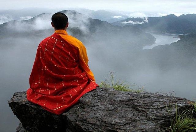 海兴: 禅 地铁行至西直门站,上来了一个和尚,看见我旁边有空位,背着大