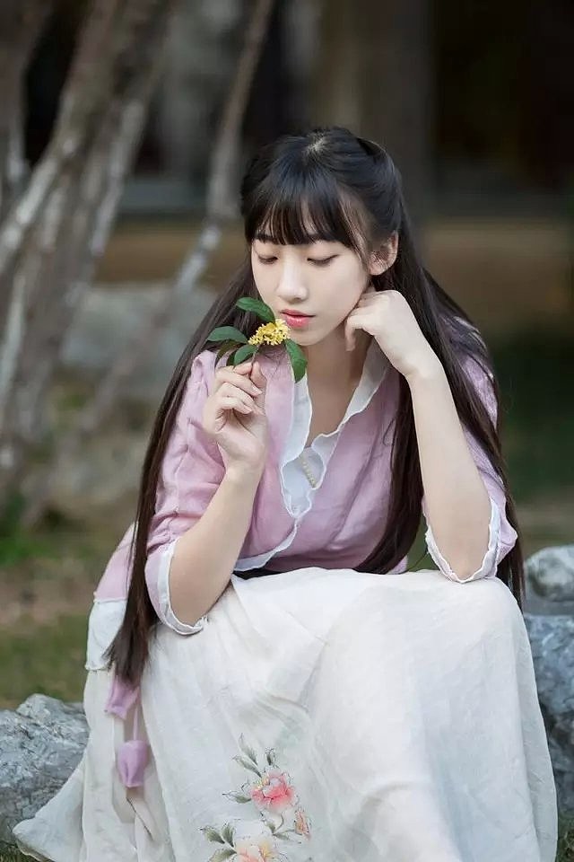 我行我素,按部就班的过着想要的日子,与纷扰无关,与羁绊无关,像一池