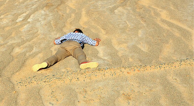 还在纠结买还是卖的朋友,老周目前仓位7成,然后安心留3成现金,卧倒