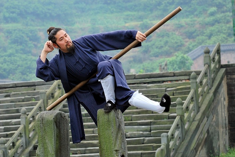 咒语:"拉大票撑大盘,涨有色,煤炭往往是行情的尾声,上证指数有.