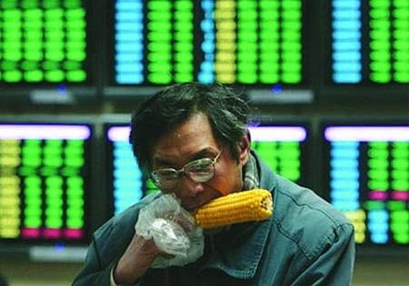 股民小张 记者:大爷,您腿脚这么灵活,精神这么旺盛,保持年轻的秘诀是