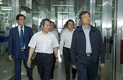 转:国家食药监总局副局长孙咸泽一行到科伦药业调研