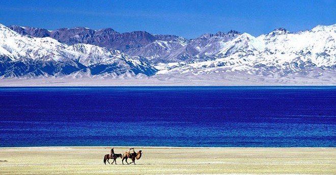 赛里木湖位于中国哪个位置 155ccfbc2df1d33fe9d48dec.jpg!custom660.jpg