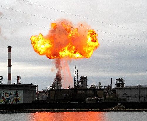 三次严重的化学产品基地爆炸比较 (德国路德维希港)巴斯夫爆炸2016年