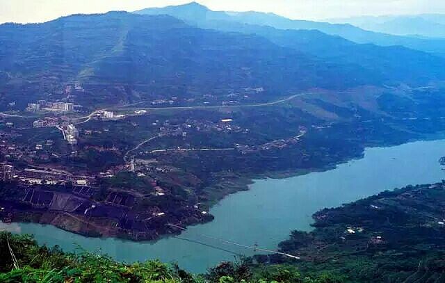 月亮果《题俯瞰西陵峡》43俯瞰西陵峡45崆岭峡46三斗坪原始地貌47