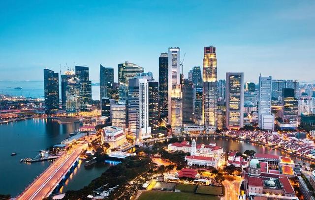 新加坡主持人和双胞胎_新加坡的人口和面积