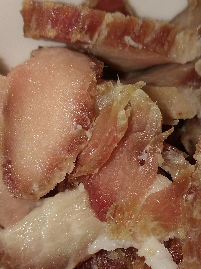 用手捏了一下,肥肉中间也有点硬了,昨天是外面硬中间软,为了保险,再烘