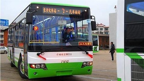 全景网路演天下:【长沙公交到2020年将全部使用新能源车】从