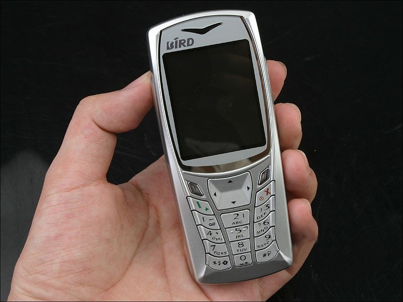 2004年,手机消费市场开始发生变化,用户的个性化需求越来越明显,波导