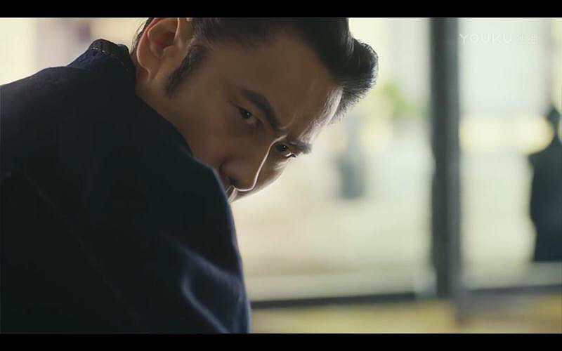 鹰顾狼视好阴冷的眼神