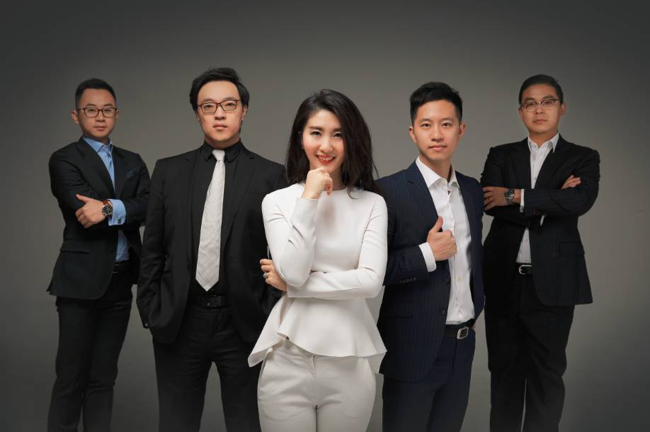 金融街李莫愁: 当你努力俘获一个男人时,她已让一群精英为她卖命 在搜