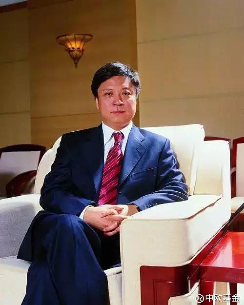 统统都是满屏红还有张曾经的孙老板,那时候他还是顺驰董事长的照片.