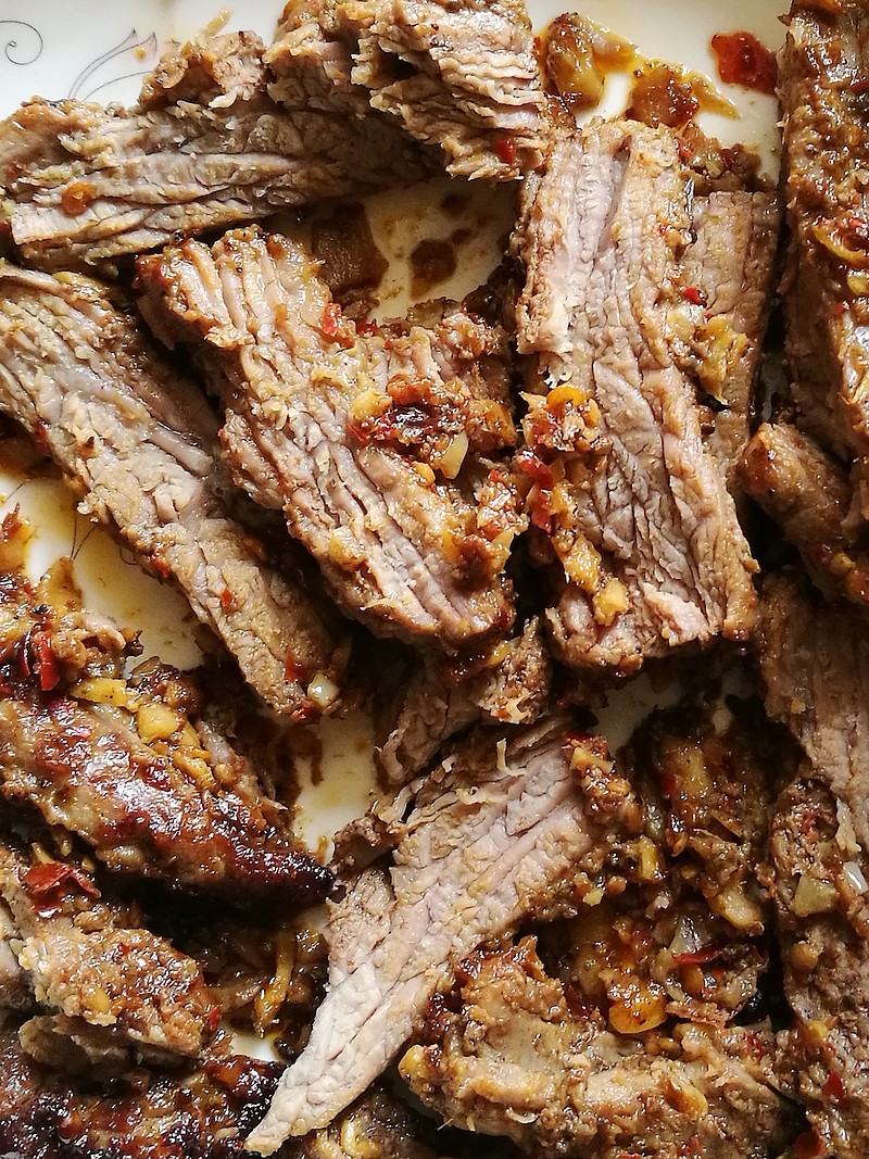 第一次用烤箱烤牛肉 第一次用烤箱烤牛肉,刚放进去,准备220度上下火