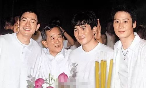 PGOne、侯耀华们的本命年(还不转发给10个属狗的朋友吗!) PGOne、侯耀华们的本命年(还不转发给10个属狗的朋友吗!)